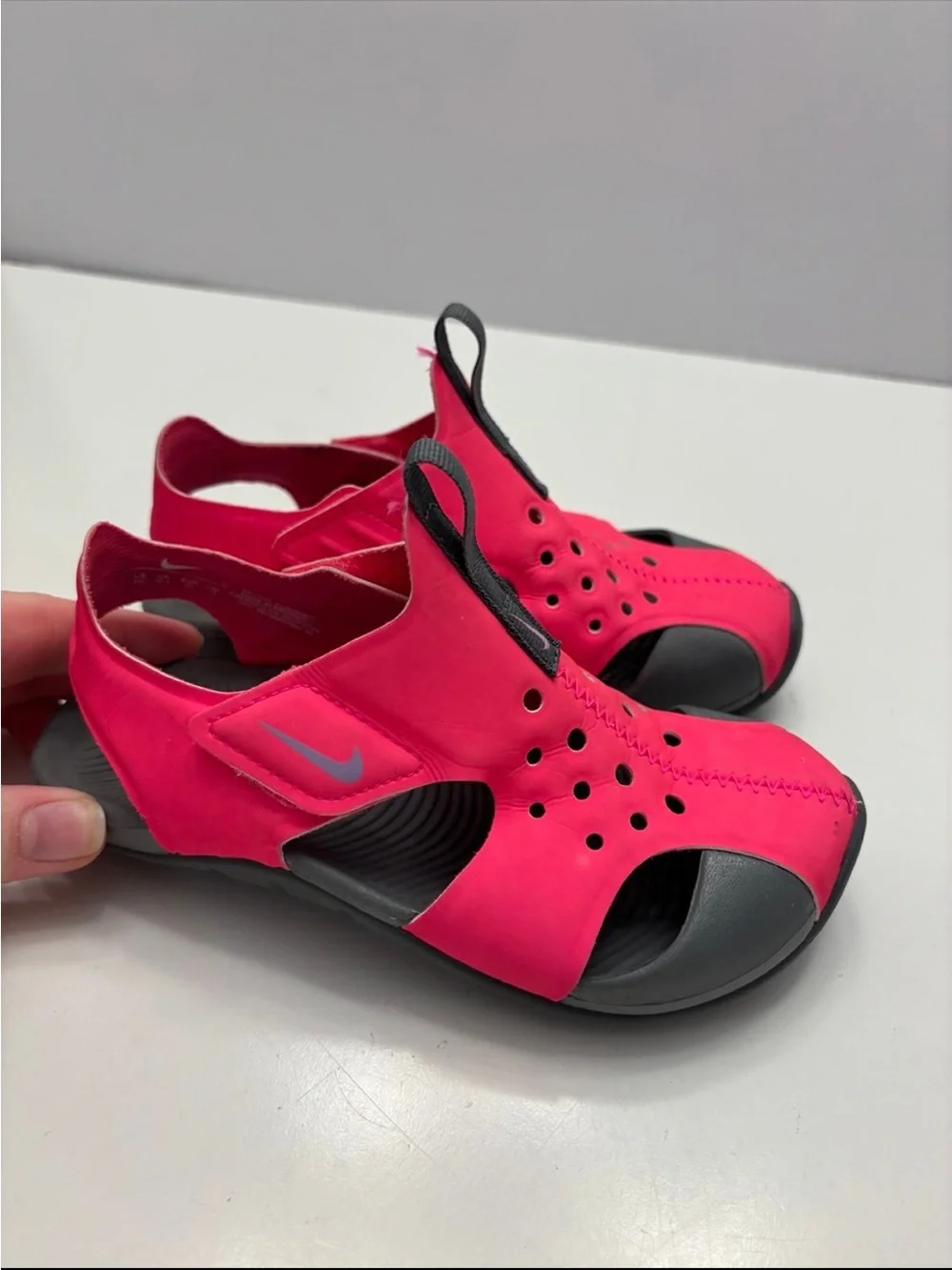 Nike girls Sunray Protect 2 'Hyper Pink Grey' kids size 11 c